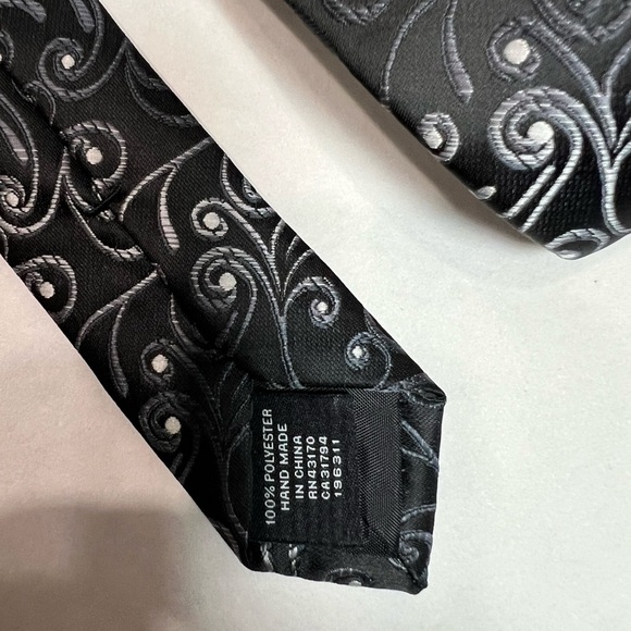 JF J.Ferrar Black and Gray Floral Tie - Picture 3 of 3